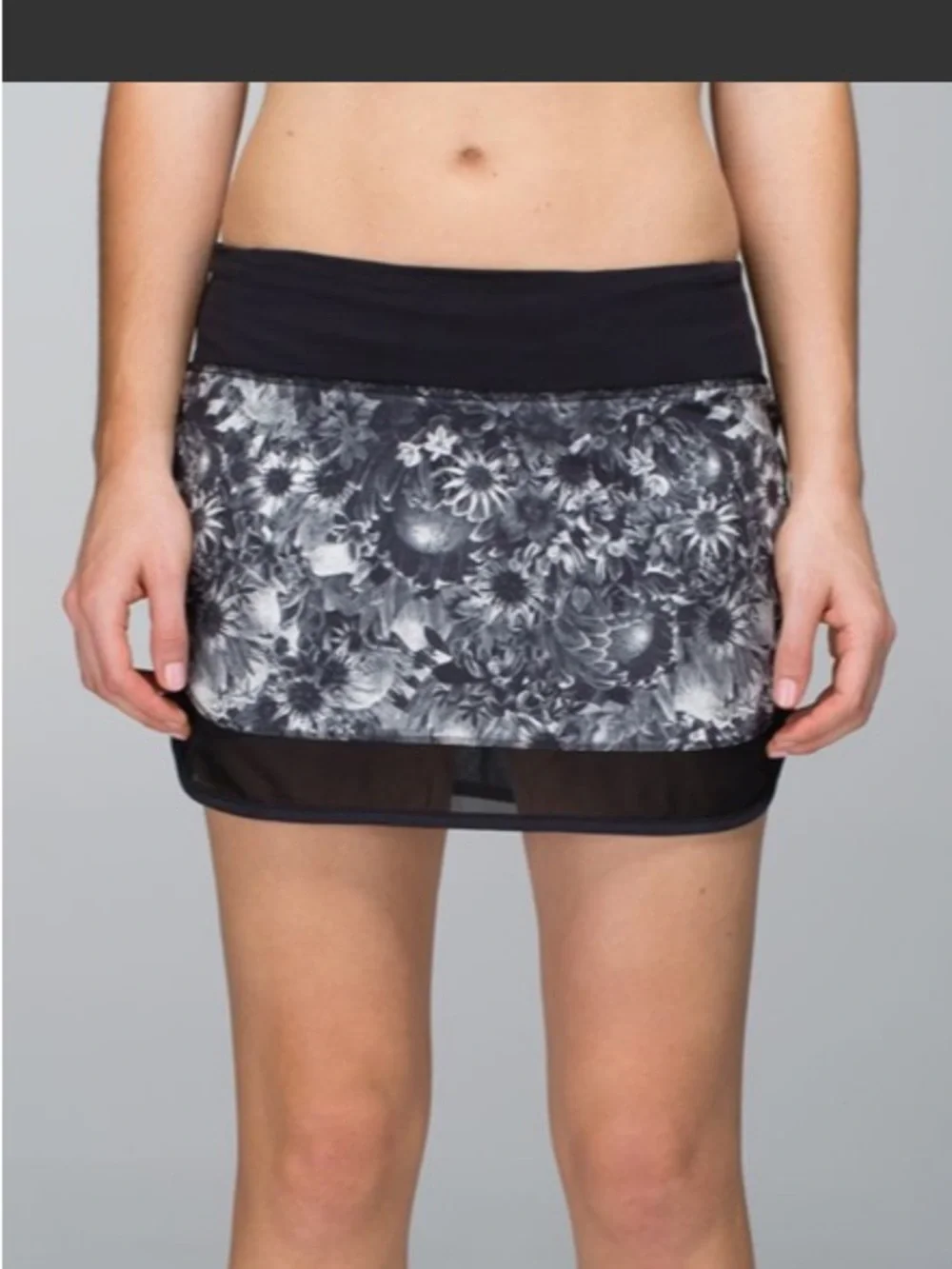 Lululemon Hotty Hot Skirt *4-way Stretch Flowabunga Black Angel Wing/Black 10